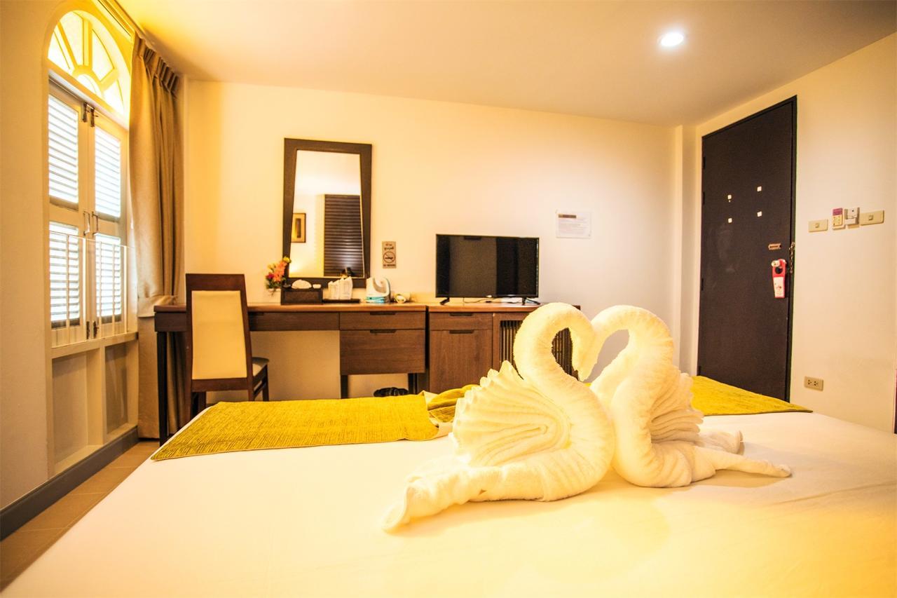 Sino House Patong Hotel Exterior photo