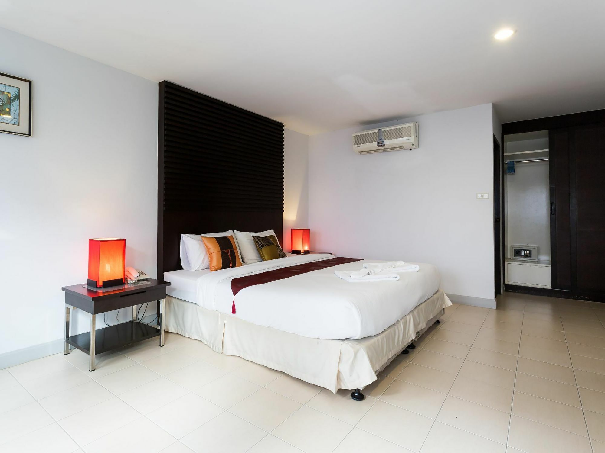 Sino House Patong Hotel Exterior photo
