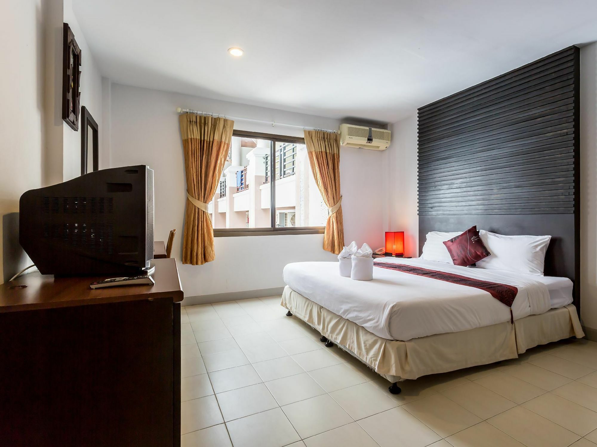 Sino House Patong Hotel Exterior photo