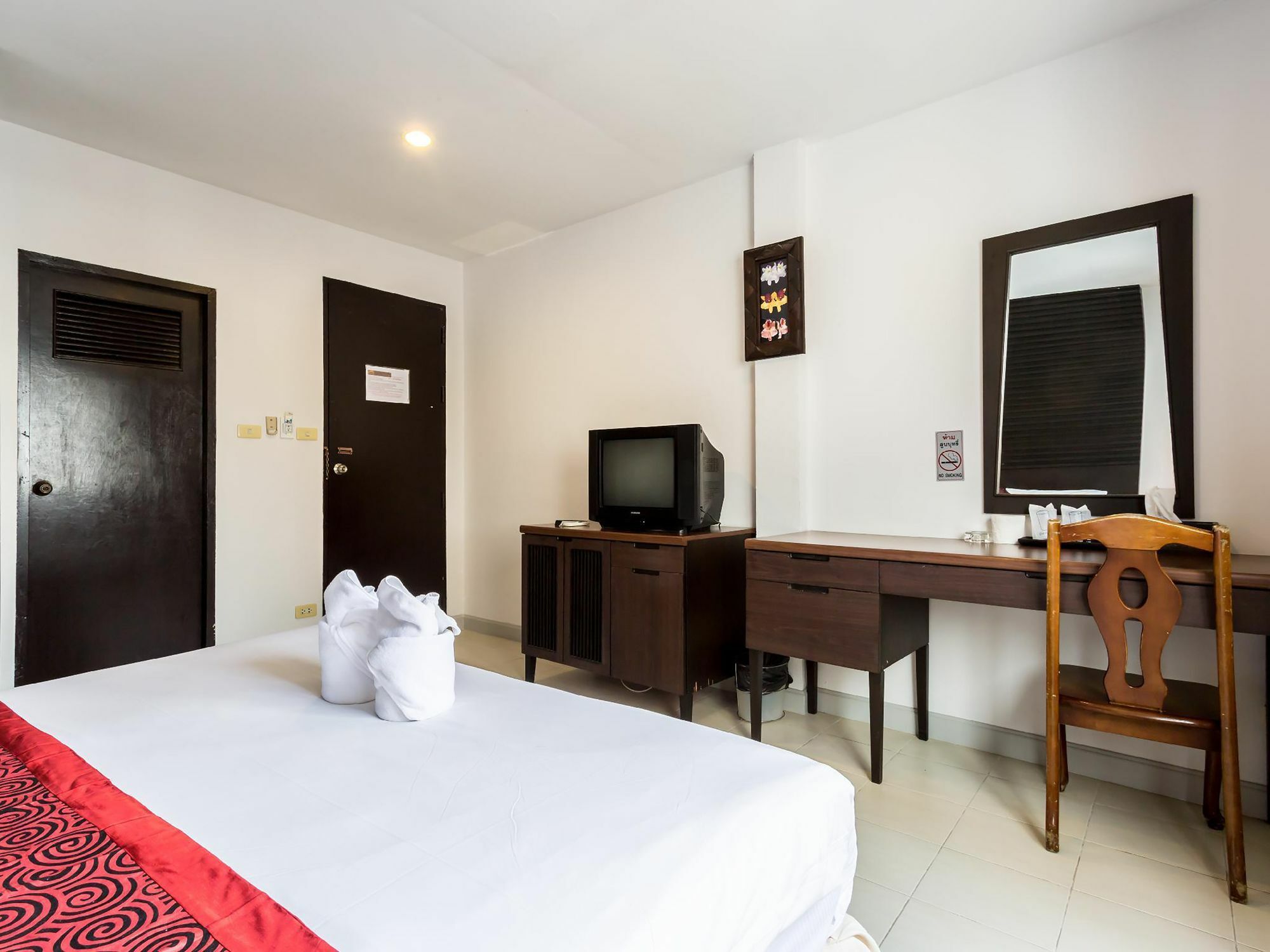 Sino House Patong Hotel Exterior photo