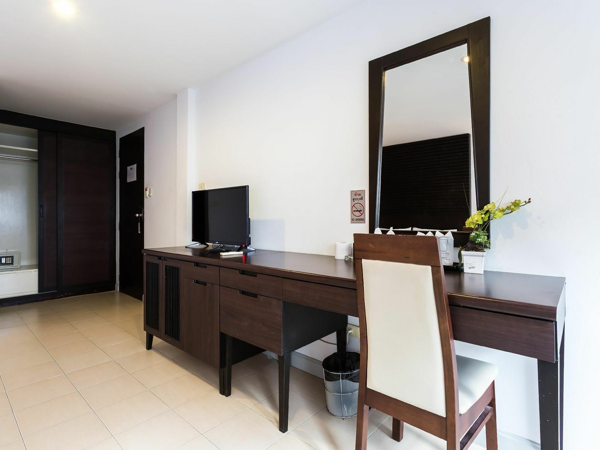 Sino House Patong Hotel Exterior photo