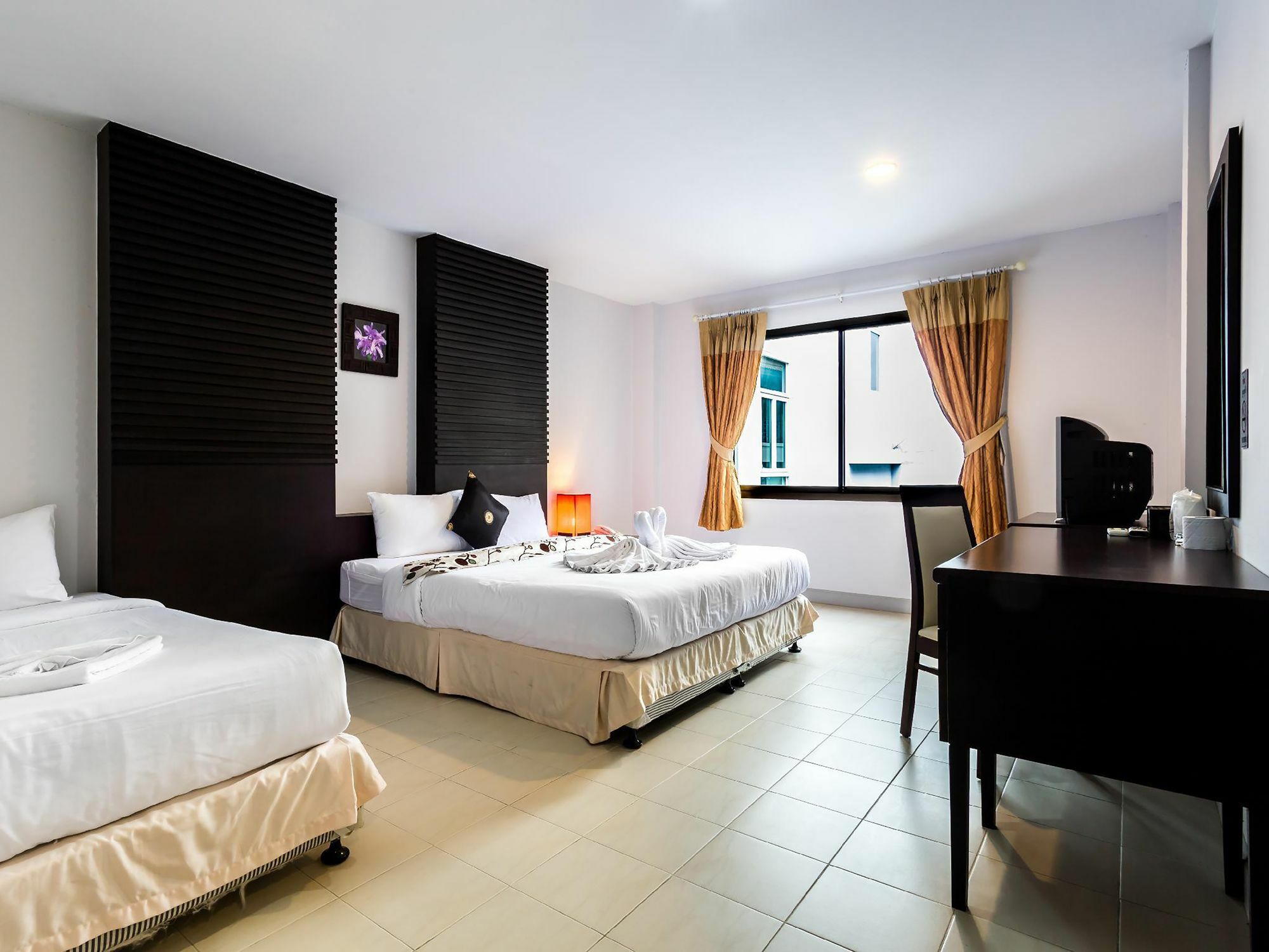 Sino House Patong Hotel Exterior photo